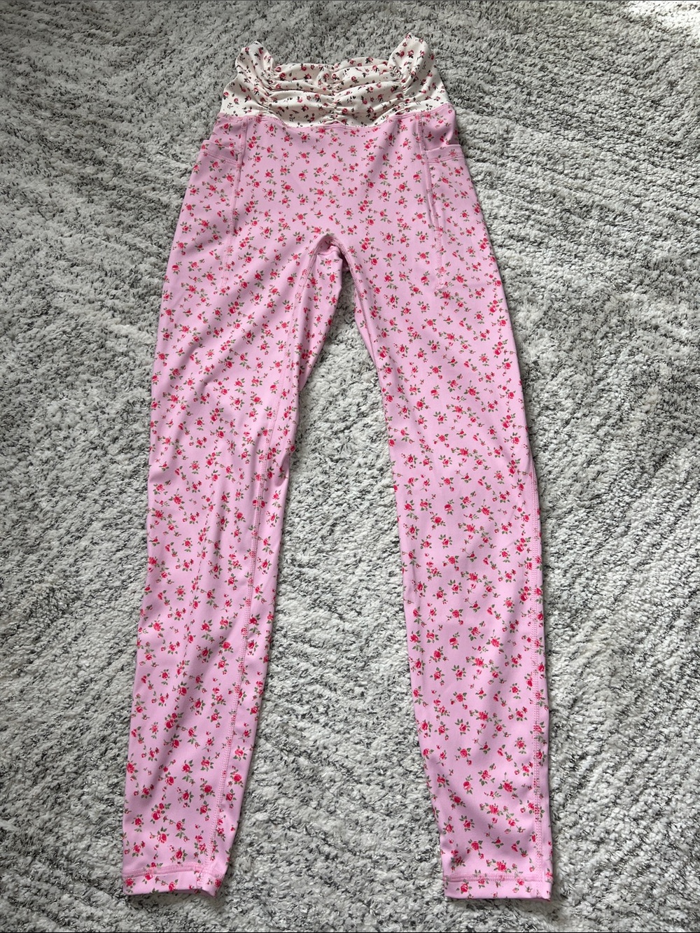 NWOT Blogilates Pink Floral Leggings with Pockets and Contrasting Waistband
